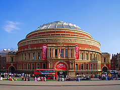  Bild Attraktion  Die Royal Albert Hall gehört ebenfalls zur Gedenkstätte für Prinz Albert