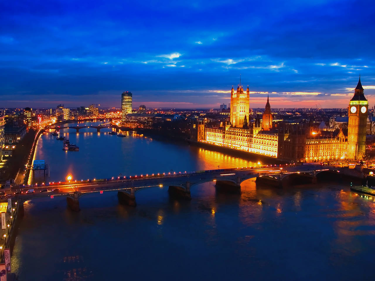 N&auml;chtlicher Blick auf das Parlament vom London Eye aus